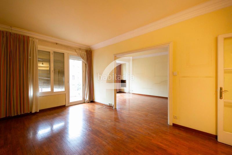 Piso en zona exclusiva con servicio de conserjería en Barcelona - Imagen 2