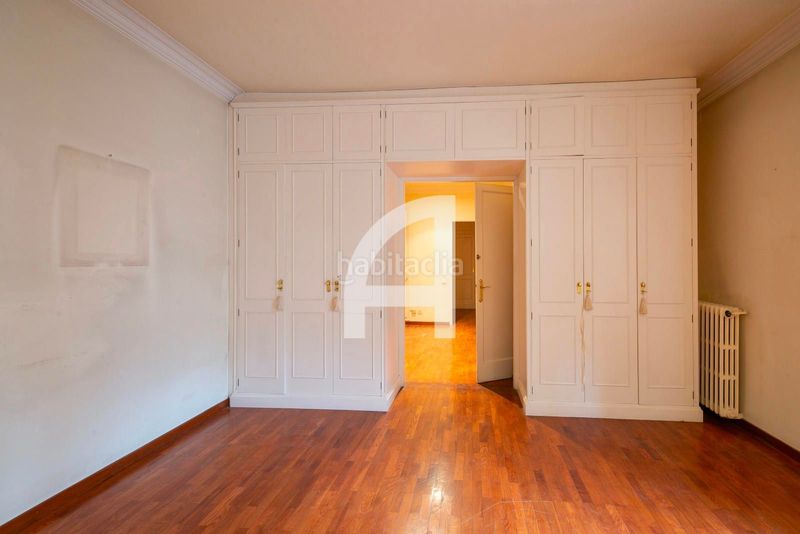 Piso en zona exclusiva con servicio de conserjería en Barcelona - Imagen 11