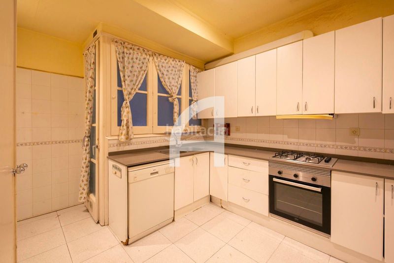 Piso en zona exclusiva con servicio de conserjería en Barcelona - Imagen 17