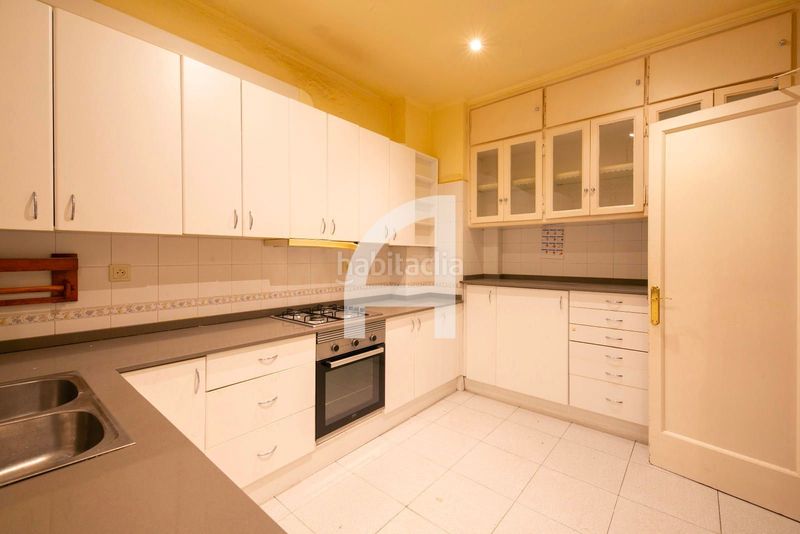 Piso en zona exclusiva con servicio de conserjería en Barcelona - Imagen 19