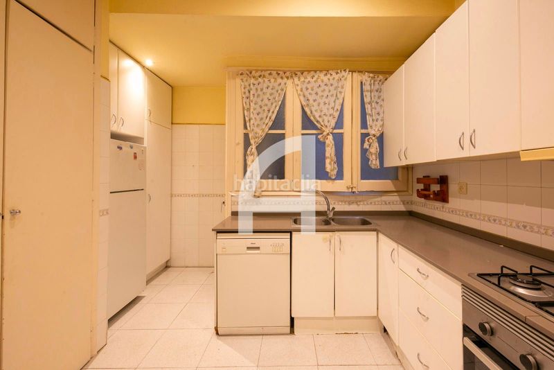 Piso en zona exclusiva con servicio de conserjería en Barcelona - Imagen 18