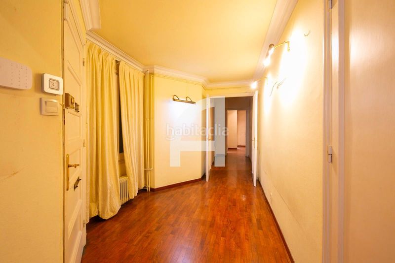 Piso en zona exclusiva con servicio de conserjería en Barcelona - Imagen 25