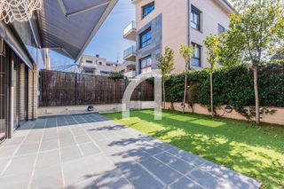 Maison  Avinguda de l'onze de setembre. Casa adosada en venta con piscina comunitaria en cardedeu