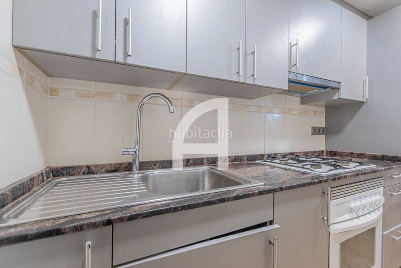 Foto e8fa46c8-286d-4b25-96cd-3e2cee60dd74. Pis amb calefacció aparcament a Sarrià Barcelona