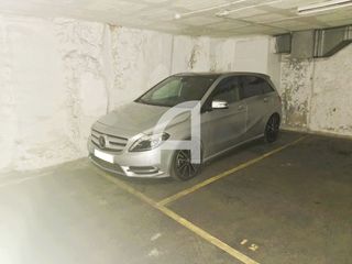 Posto auto  Madrazo. Plaza de parking para coche mediano