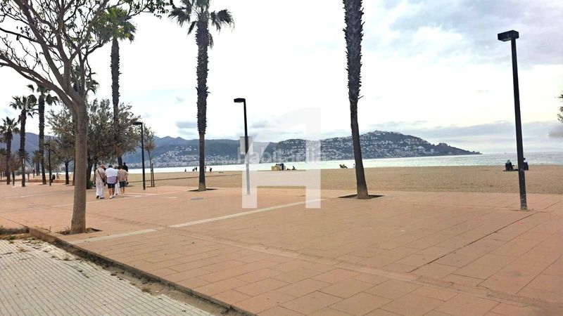 Foto e78a9efc-99a0-4f70-b7de-dd9c95ed41eb. Alquiler local comercial local de alquiler alt emprodà girona en Roses