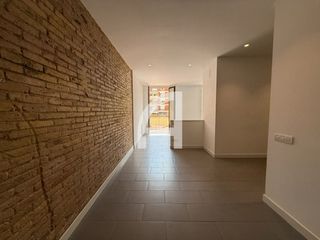 Location Studio  Carrer de comte urgell. Estudio con salida a balcón