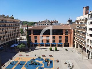Lloguer Pis  Nou. Piso en carrer nou de girona