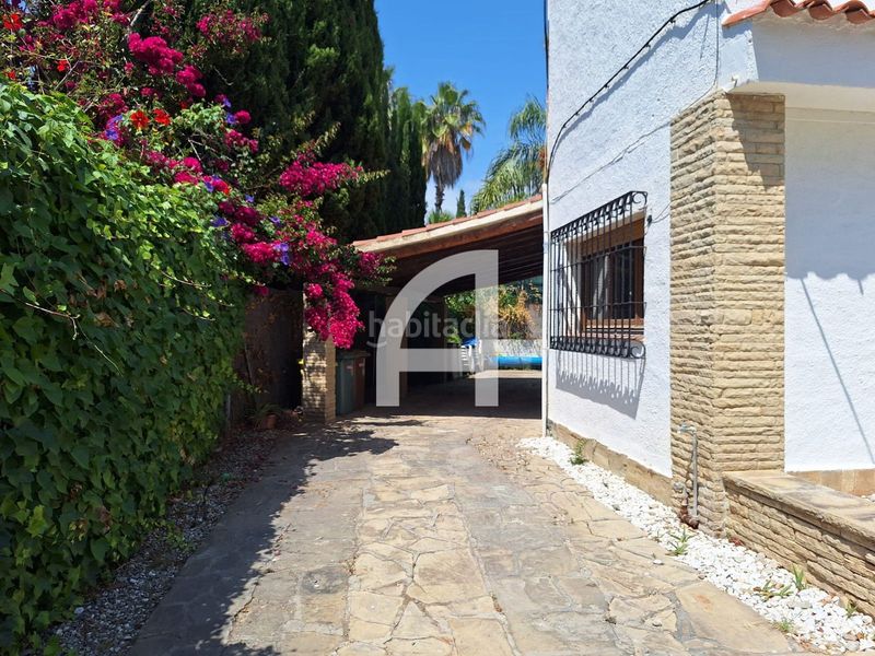 Foto 2590d8e4-98e8-4349-bf4e-b76354aa3b2e. Casa amb calefacció aparcament piscina a Can Girona - Terramar - Vinyet Sitges
