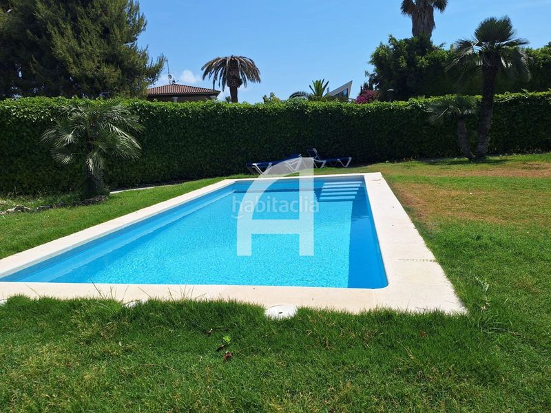 Foto 2a06e1eb-167b-4fdd-83c2-d64462bc44c7. Casa amb calefacció aparcament piscina a Can Girona - Terramar - Vinyet Sitges