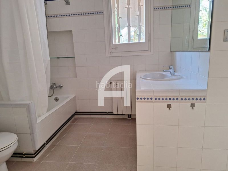 Foto 2babcf3f-21db-4887-a1dd-32eff9eef1c3. Casa amb calefacció aparcament piscina a Can Girona - Terramar - Vinyet Sitges