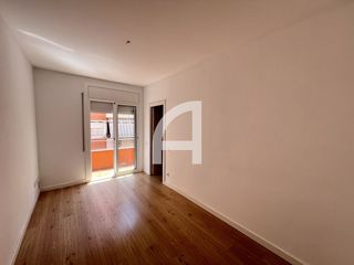 Lloguer Àtic  Carrer de santa matilde. Piso luminoso en finca sin ascensor