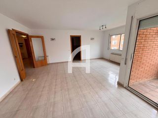 Rent Flat  Maternitat elna. Piso de alquiler con piscina comunitaria