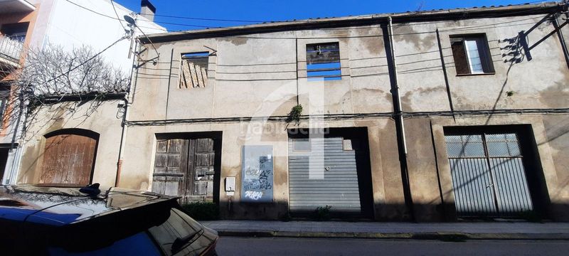 Foto ca5f1157-6915-4c86-b5ff-6167f4523029. Edifici a Bisbal d´Empordà (La)