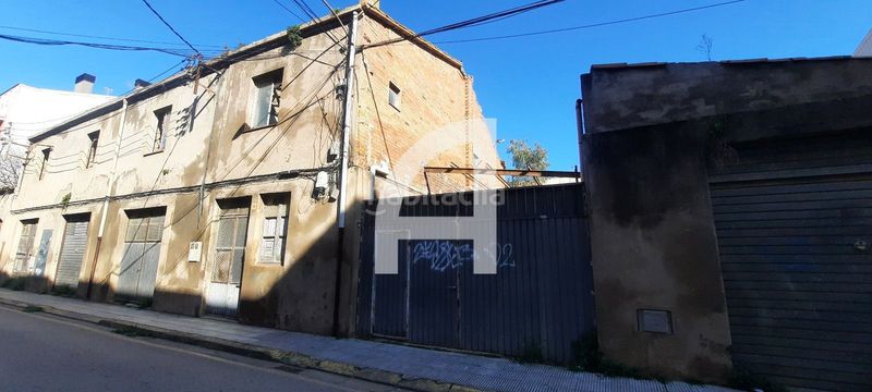 Foto eaa3ebb7-9711-4336-853b-0c66b5c68aea. Edifici a Bisbal d´Empordà (La)