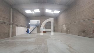 Lloguer Nau industrial  Aiguaderes. Nave industrial con doble acceso y ubicación estratégica en moli