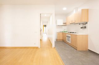 Flat  Aliga. Amplio piso situado en sants  montjuïc en finca con ascensor
