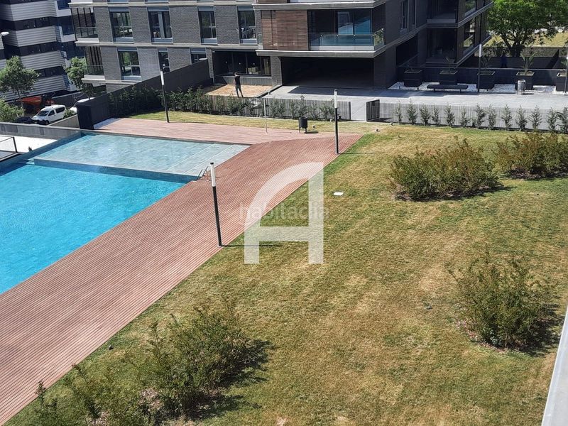Foto 4af31867-c6c2-486b-bfd3-257398e6271a. Lloguer pis amb calefacció aparcament piscina a Finestrelles Esplugues de Llobregat