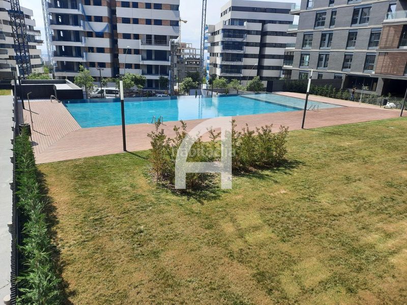 Foto adf48983-1bf0-456a-bd9a-c50362fe0ef4. Lloguer pis amb calefacció aparcament piscina a Finestrelles Esplugues de Llobregat