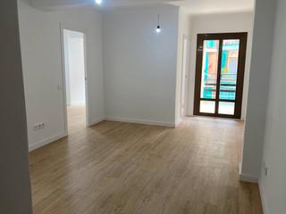 Etagenwohnung  Carrer de la maladeta. Piso totalmente renovado