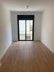 Flat  Carrer de la mare de déu de la llum. Piso reformado para inversores