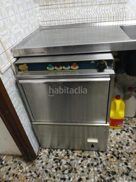 Foto 3776fe97-2bb6-4400-b713-d70b1f11d333. Alquiler local comercial bonito bar restaurante en plaza virrey amat -nou barris en Barcelona
