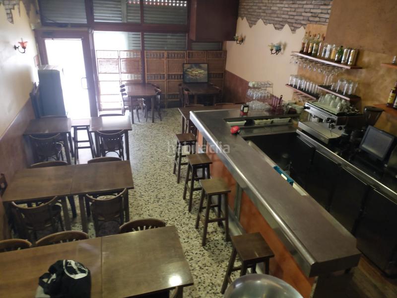 Foto 8a465f7d-24cd-4e46-a474-ecb12e91bd96. Alquiler local comercial bonito bar restaurante en plaza virrey amat -nou barris en Barcelona