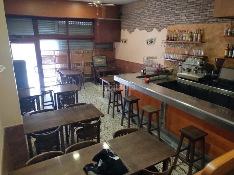 Foto 95b66102-933b-4997-a0e3-ea71541ce0ee. Alquiler local comercial bonito bar restaurante en plaza virrey amat -nou barris en Barcelona