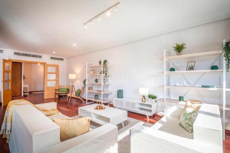 Foto 870dc22e-0a7b-446a-8b72-6a2f626c92d4. Location appartement avec chauffage parking dans Exposició Valencia