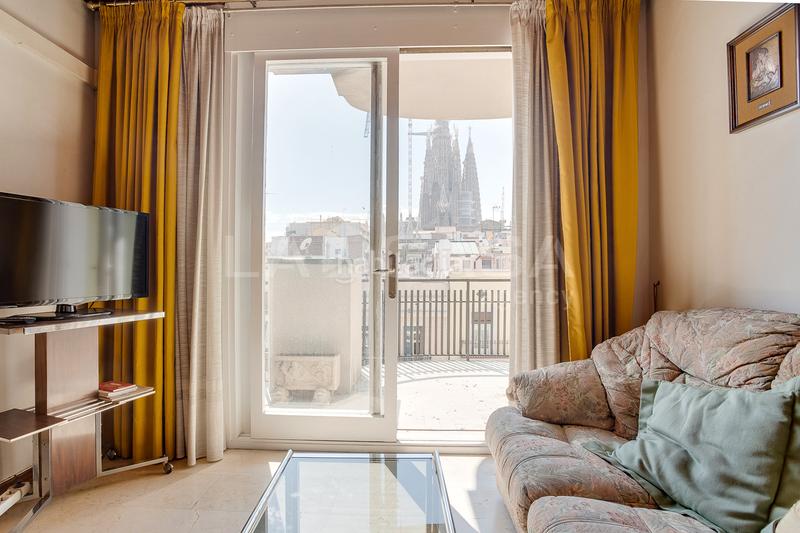 Foto 49c5e9ac-4b3c-44a0-8b08-44c7dea8bf8d. Appartamento con parcheggio in Sagrada Família Barcelona