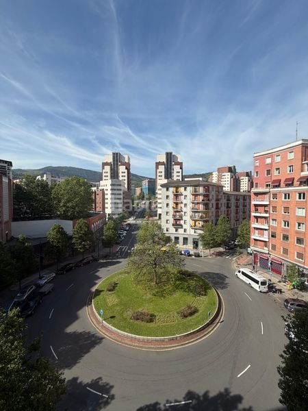 Foto 10293a47-4966-40f1-af7c-7be8fb030a20. Piso en Ametzola Bilbao