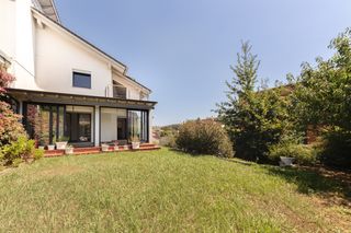 Casa a Sopela. Exclusivo chalet con jardín privado a tan solo 15 minutos de la