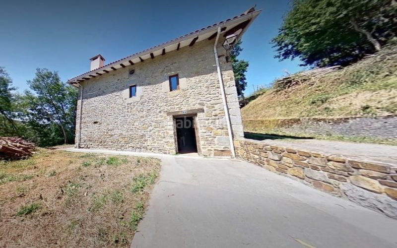 Foto df3a2e26-a777-4df0-8a8b-19c51b266b3a. Casa amb calefacció aparcament a Okondo