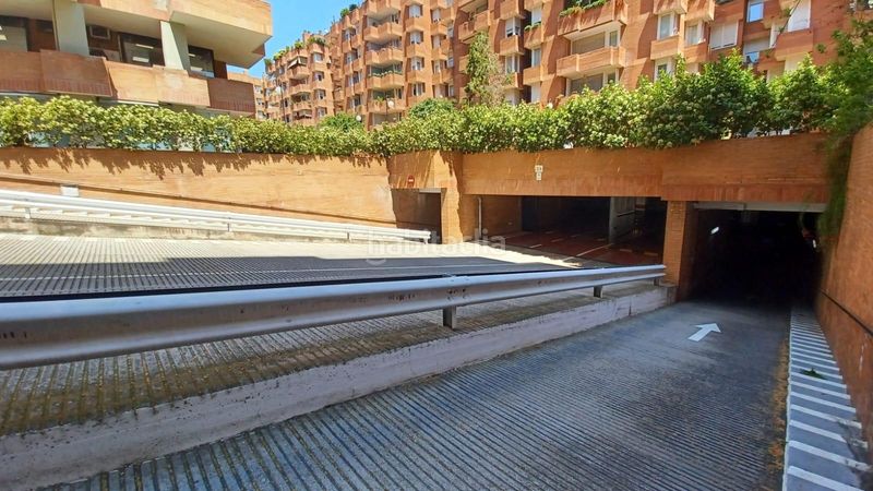 Foto cac3c4db-2e2c-4af6-865b-fd776e918416. Aparcament cotxe a Sarrià Barcelona