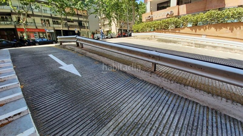 Foto f2c66dab-8fa4-4d81-87f0-1fee17d9aa6e. Aparcament cotxe a Sarrià Barcelona