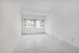 Appartement  Calle de les corts. Piso en les corts con terraza y plaza de parking grande opcional