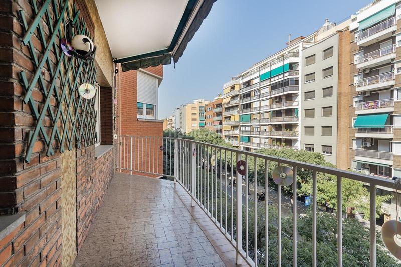 Foto 4f278e52-2f8f-4298-9bef-5efefd040bd8. Flat with heating parking in Barri de les Corts Barcelona