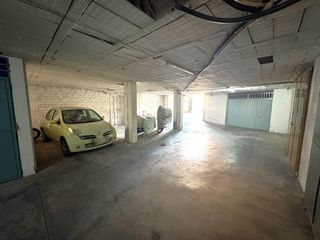 Car parking in Valdepeñas. Garaje en venta en seis de junio.