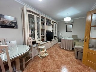 Maison jumelée à Valdepeñas. Adosado en venta en convento, 3 dormitorios.