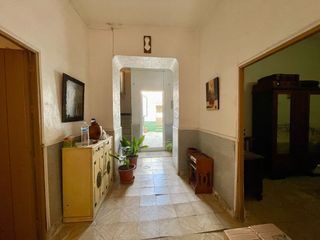 Casa in Valdepeñas. Casa en venta en parque de las infantas, 5 dormitorios.