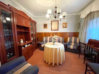 Casa in Valdepeñas. Casa en venta en auditorio, 3 dormitorios.