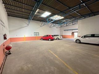 Nau industrial a Amparo 47. Nave ind. en venta en barrio de los llanos.