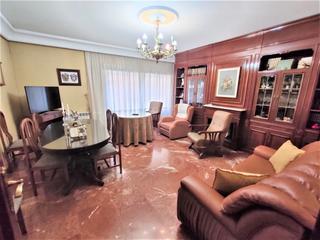 Maison à Valdepeñas. Casa en venta en centro, 3 dormitorios.