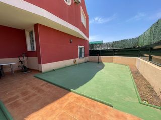 Casa in Valdepeñas. Casa en venta en salida peral, 3 dormitorios.