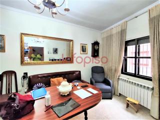 Maison à Valdepeñas. Casa en venta en seis de junio, 6 dormitorios.