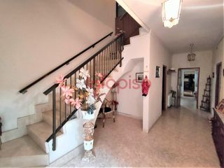 Maison à Valdepeñas. Casa en venta en seis de junio, 6 dormitorios.