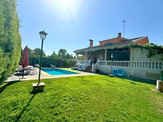 Chalet à Valdepeñas. Chalet en venta en nuevo valdepeñas, 5 dormitorios.