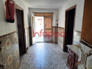 Casa in Valdepeñas. Casa en venta en barrio de los llanos, 3 dormitorios.