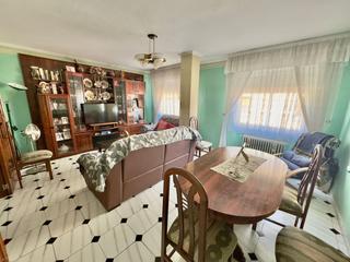 Etagenwohnung in Valdepeñas. Piso en venta en seis de junio, 2 dormitorios.