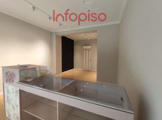 Local commercial à Valdepeñas. Local com. en venta en centro.